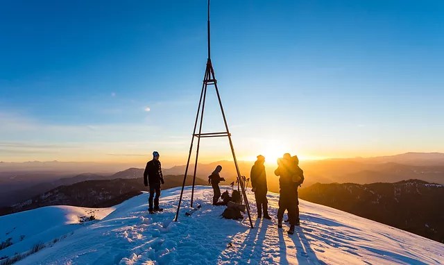 Смотрите контакты русскоязычных частных гидов и связывайтесь с ними напрямую через email, skype, телефон. Borjomi Winter Hiking Adventure Georgia Trekking Camp Caucasus