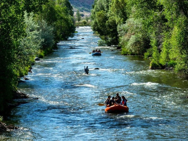 Нет жесткого тайминга, есть возможность рассмотреть больше интересных мест, ну и конечно не нужно делать того чего. Tazy Kanon Rafting Zyplajn Ekskursii V Kemere