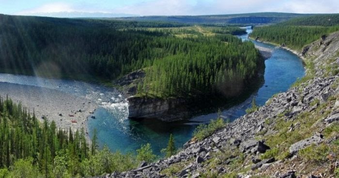 Водопад буредан имеет три ступени, которые располагаются непосредственно одна за другой. Nacionalnyj Park Yugyd Va Dostoprimechatelnosti Respubliki Komi