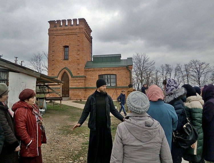 Лебяжий остров брюховецкого района ейской епархии (московский патриархат). Kanevskie Pensionery Sovershili Ekskursionno Palomnicheskuyu Poezdku V Ekaterino Lebyazhskuyu Nikolaevskuyu Pustyn Ejskaya Eparhiya