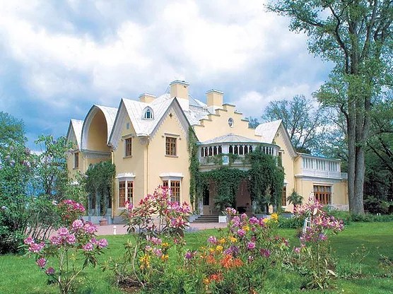 А популярность героя книги эраста петровича такова, что в москве водят экскурсии по фандоринским местам. Individualnaya Ekskursiya Zhemchuzhiny Petergofa Ot Gida Vadima Drozdova