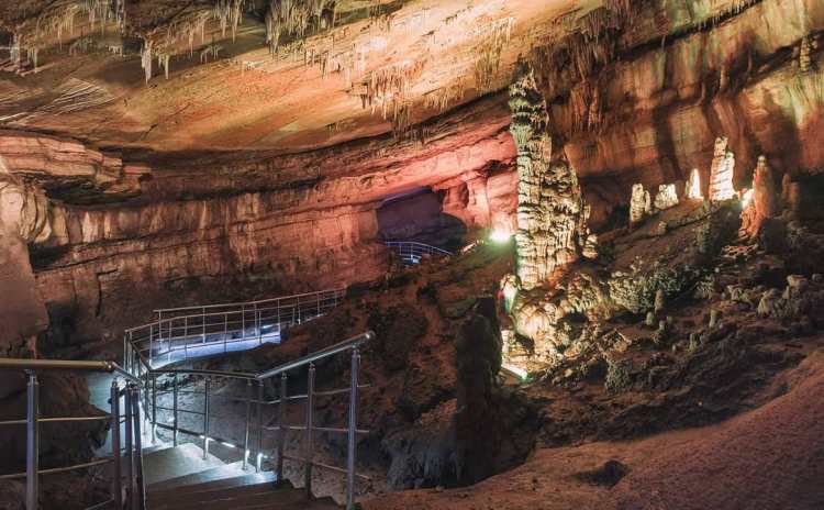Я определенно чувствовал, что во время поездки я был в турне с друзьями. Ekskursiya V Pesheru Satapliya Kanon Martvili Iota Tour Tury I Ekskursii Po Gruzii