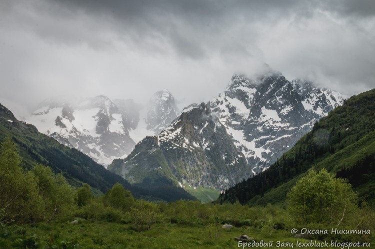 Вход на территорию заповедника преграждает шлагбаум и егерская будка. Bredovyj Zayac Ushele Gonachhir I Forelevoe Ozero Tumanly Kyol Kchr